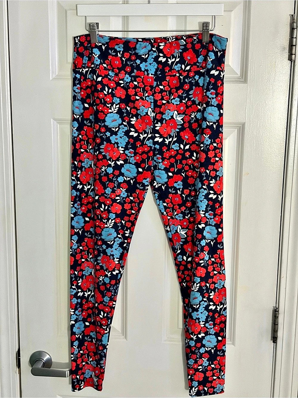 LuLaRoe Floral Print Leggings Black & Red Like New